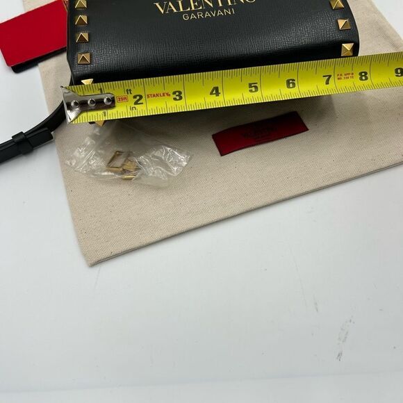 Women’s Valentino Garavani rock, stud, leather shoulder bag made in Italy - Picture 15 of 16